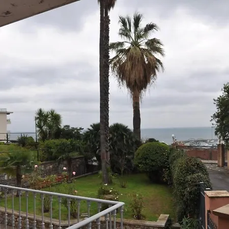 Lägenhet Trilocale Con Vista Mare,giardino E Box Auto