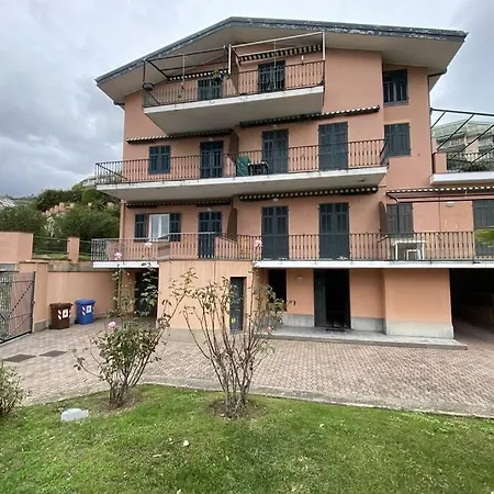 Trilocale Con Vista Mare,giardino E Box Auto * Санремо