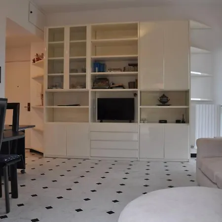 Trilocale Con Vista Mare,giardino E Box Auto Апартаменты Санремо