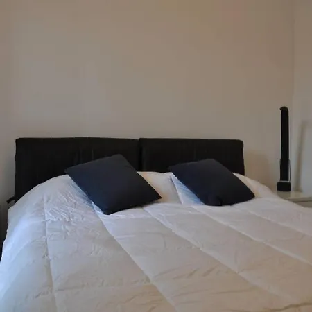 Trilocale Con Vista Mare,giardino E Box Auto * Санремо