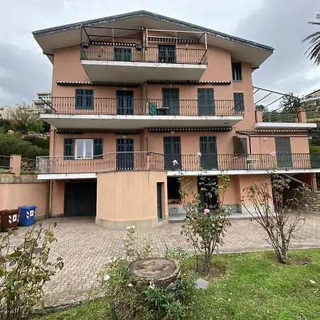 Trilocale Con Vista Mare,giardino E Box Auto Апартаменты