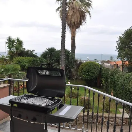 Trilocale Con Vista Mare,giardino E Box Auto *
