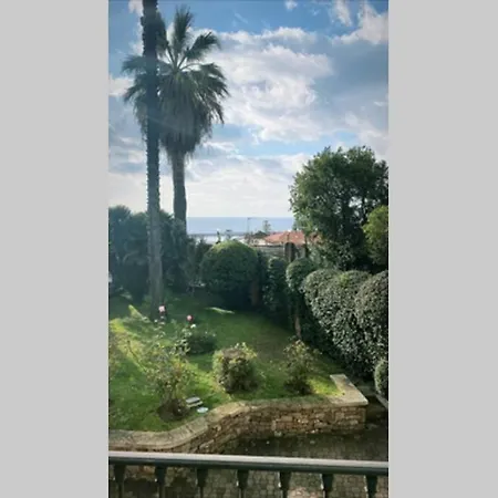 Trilocale Con Vista Mare,giardino E Box Auto Санремо